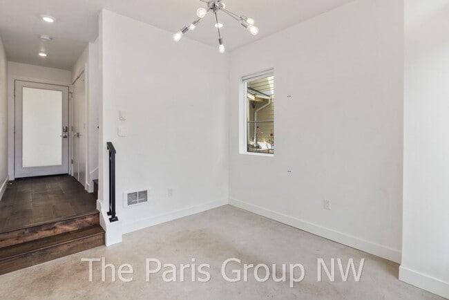 Building Photo - Modern 2BR Columbia City/Hillman City Town...