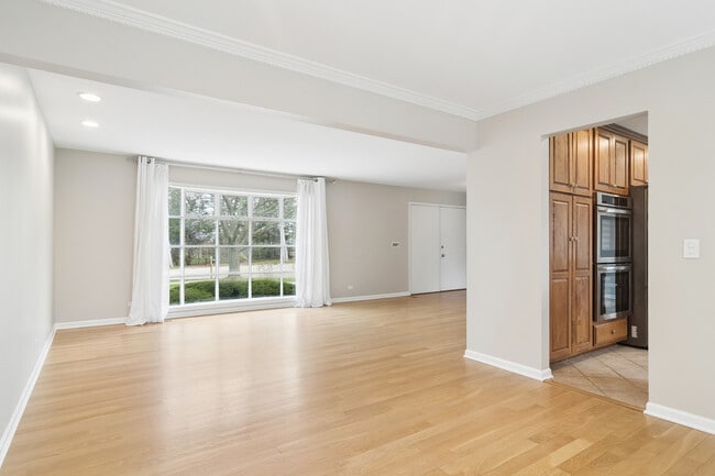 Building Photo - 10 Fairview Ave