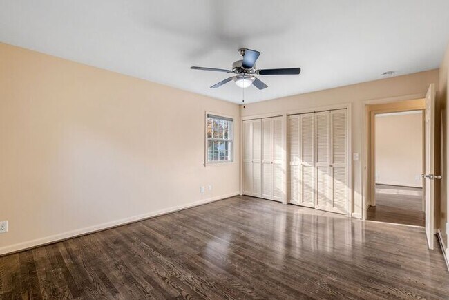 Building Photo - NW, Updated, Wood Floors, SS Appl., Den, Dining Roon, Sun Room, Finished Basement, Fenced!