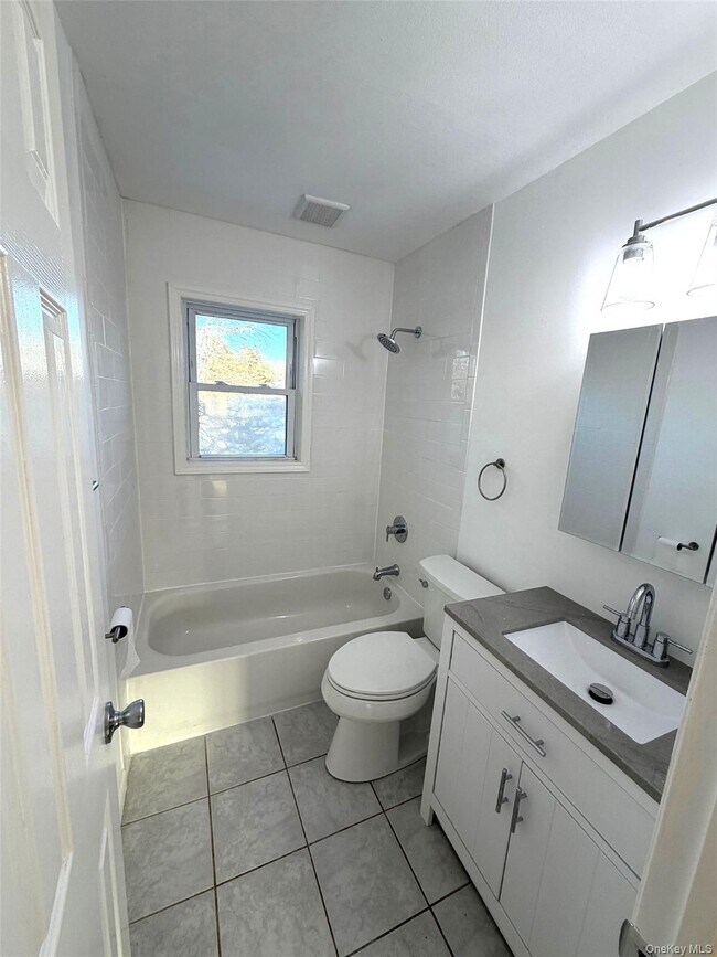 Building Photo - 5 Wildwood Dr