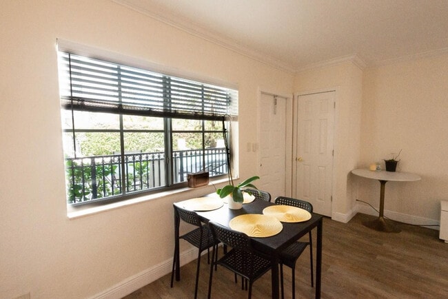 Building Photo - 924 SE 2nd St