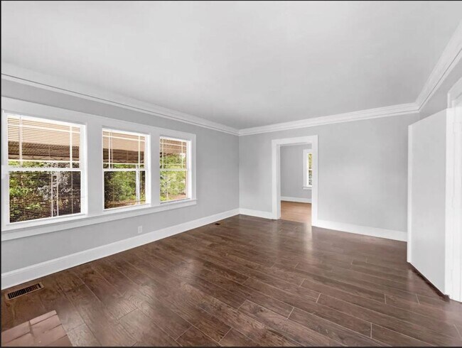 Building Photo - 2794 Lake Harbin Rd