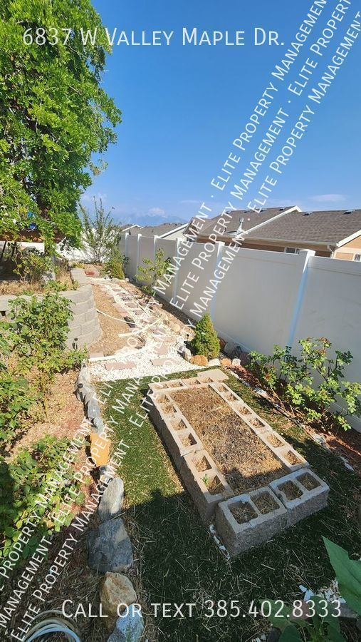 Building Photo - Great 3 bedroom home