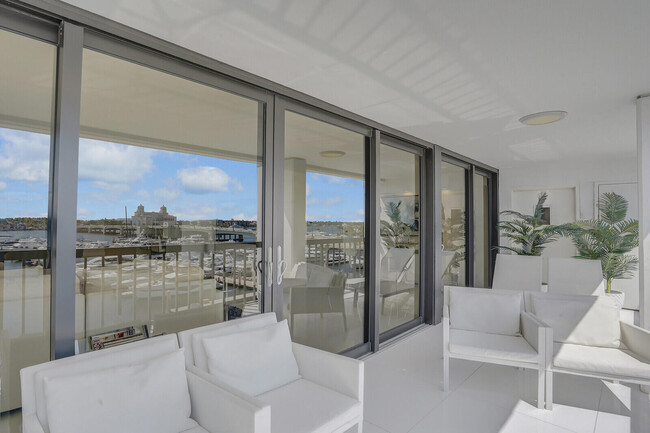 Building Photo - 400 N Flagler Dr