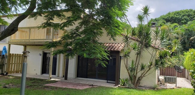 Building Photo - 541 NE 47th St