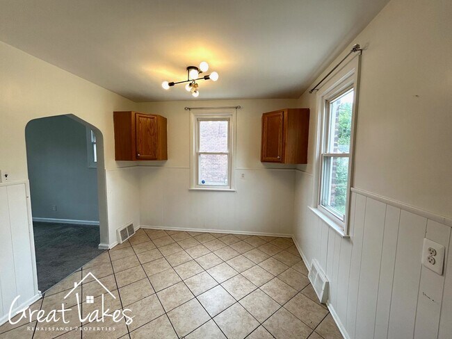 Building Photo - 5233 Farmbrook St