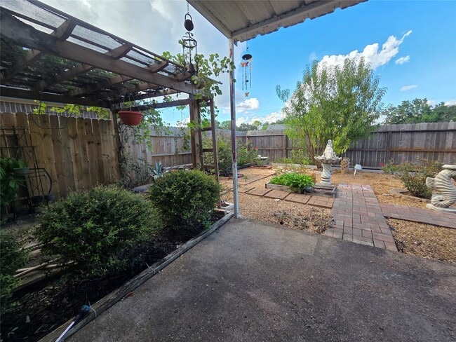 Building Photo - 16102 Mission Village Dr