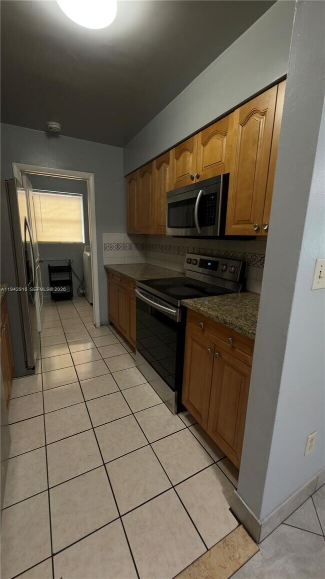 Building Photo - 3731 NE 12th Terrace