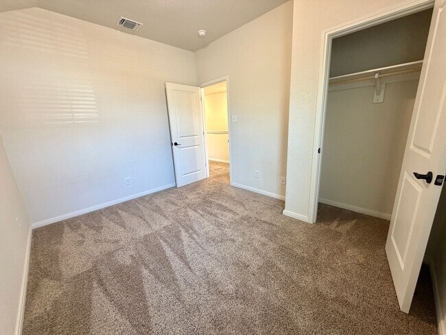 Building Photo - 10214 Lynwood Vlg