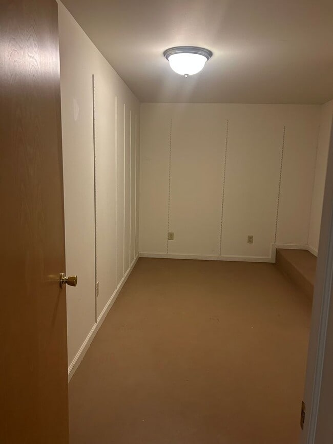 Building Photo - Solid Brick Rancher in Greencastle