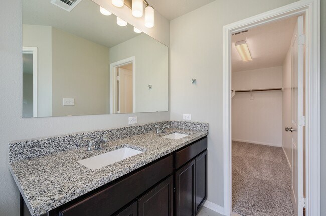 Building Photo - 14375 N Summerchase Cir