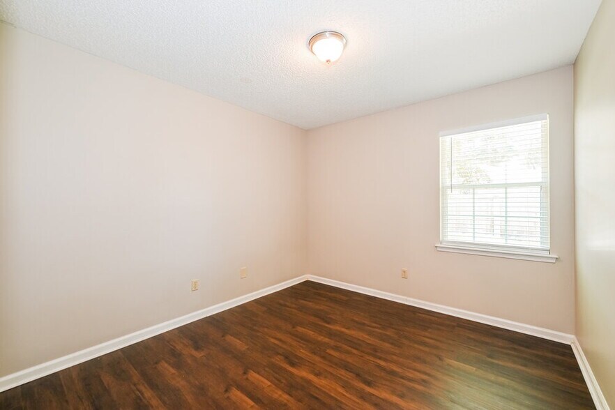 Building Photo - 449 Baybrook Dr