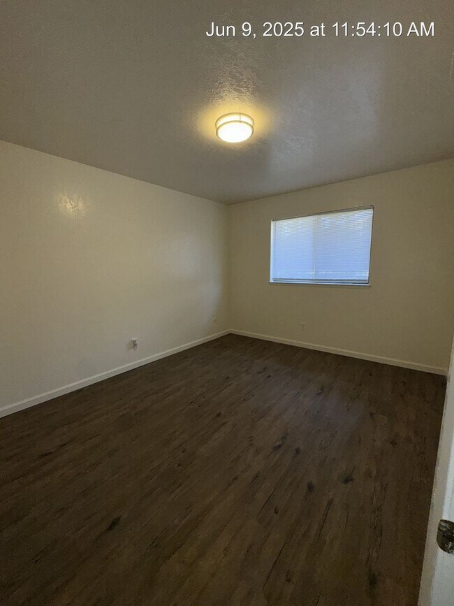Building Photo - 4057