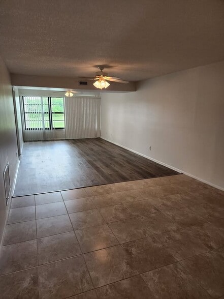 Building Photo - 28 Plantation Dr