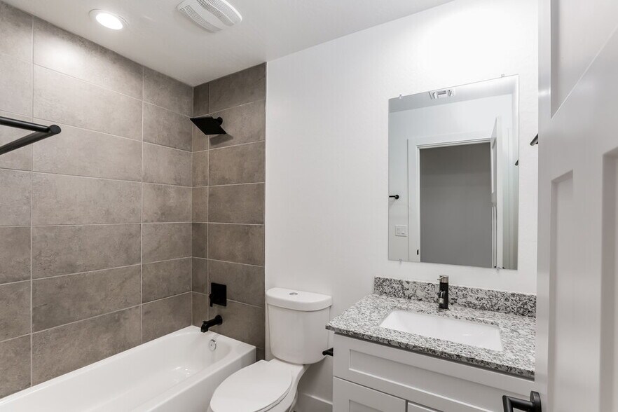 Building Photo - 3862 W Tamarisk St