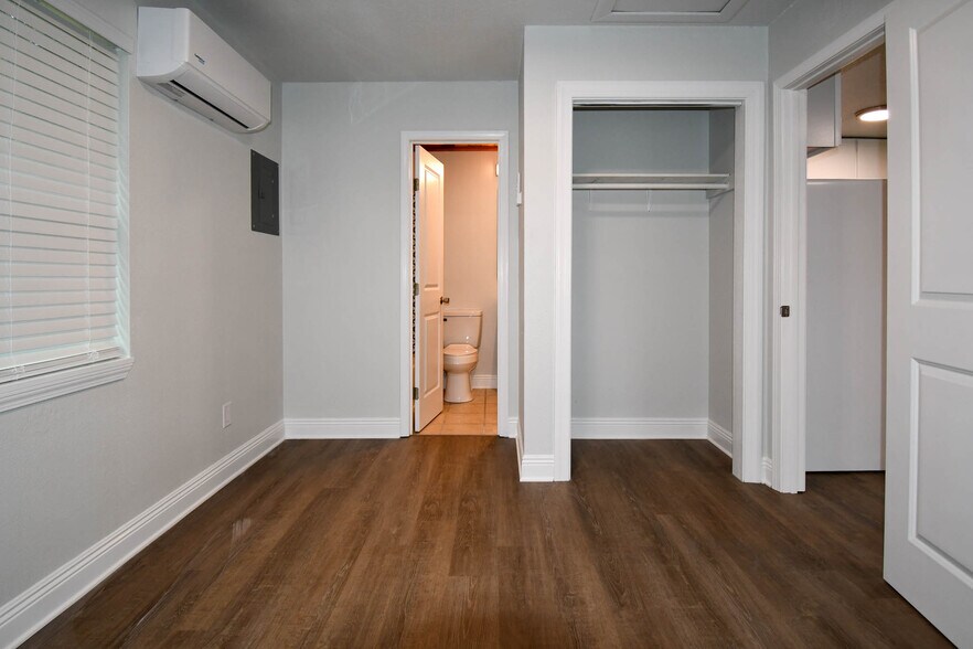 Building Photo - 5094 J E L Drive