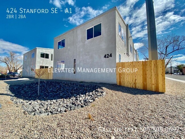 Building Photo - 424 Stanford Dr SE