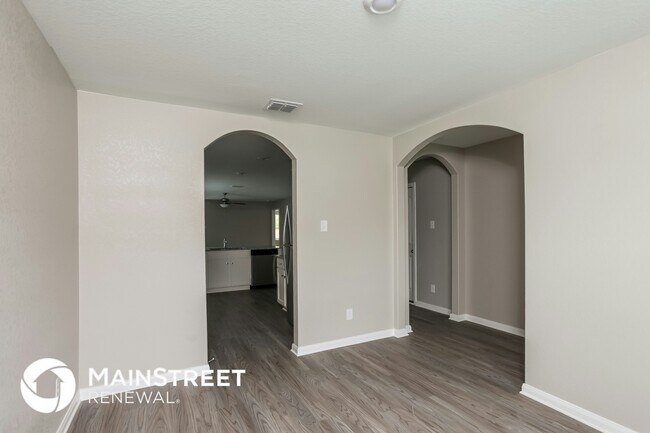 Building Photo - 3159 Begonia Bend