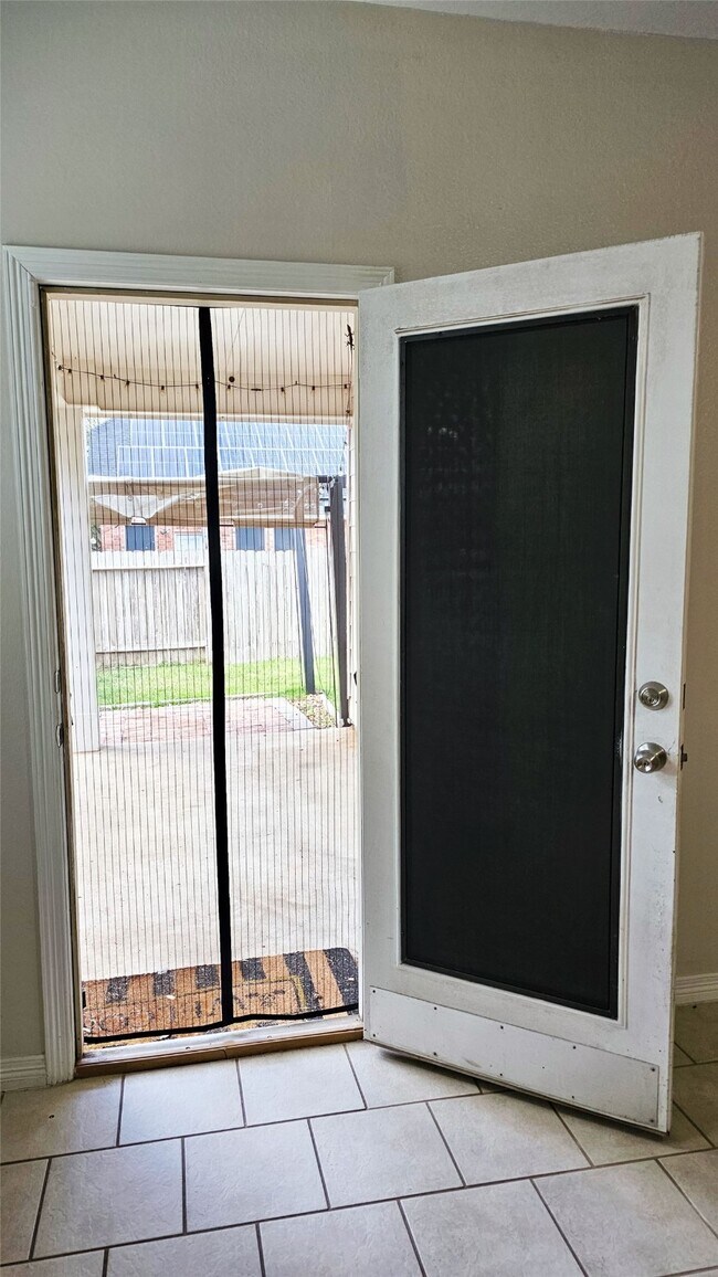 Building Photo - 211 Briar Trace Ln