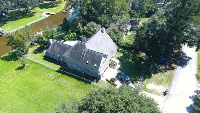 Building Photo - 13392 Southshore Dr