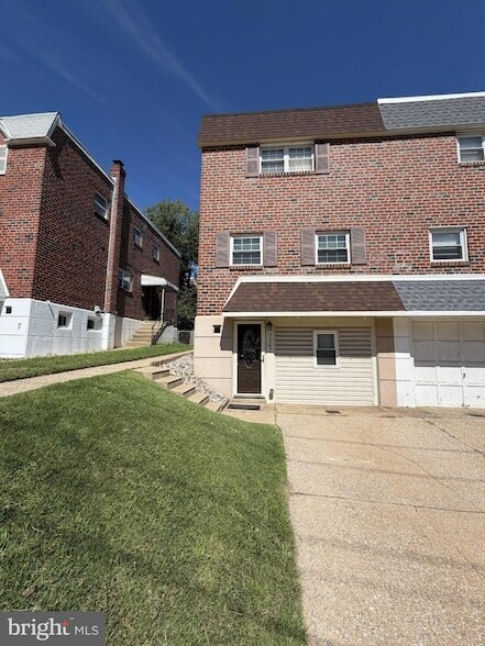 Building Photo - 7247 Valley Ave