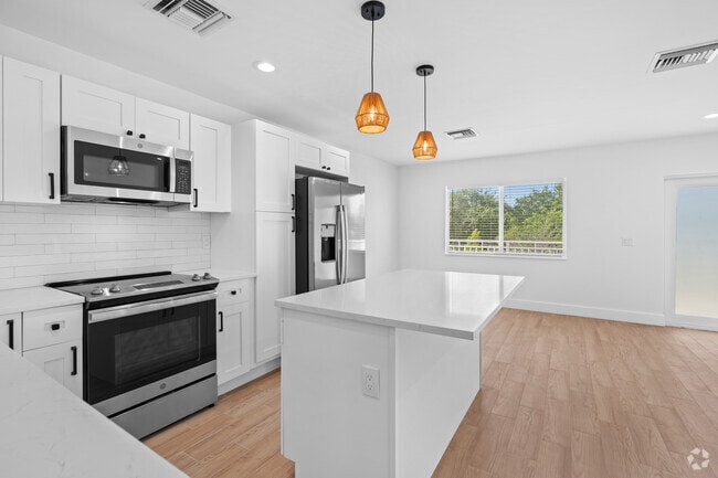 1BR, 1BA - 600SF - Kitchen - The Cove Apartments