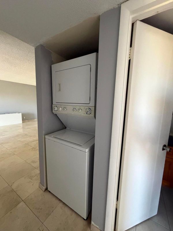 Building Photo - 505 Spencer Dr