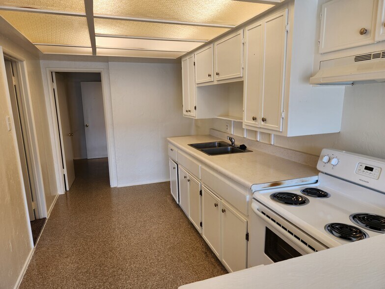 Building Photo - 1400 Freeman Ave