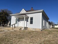 Building Photo - 323 W King St