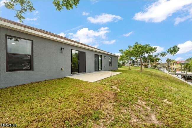 Building Photo - 3520 SW 17th Ave