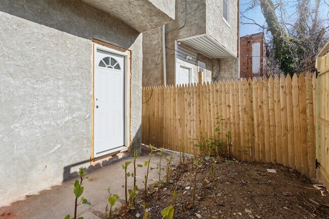 Building Photo - 2350 N Opal St