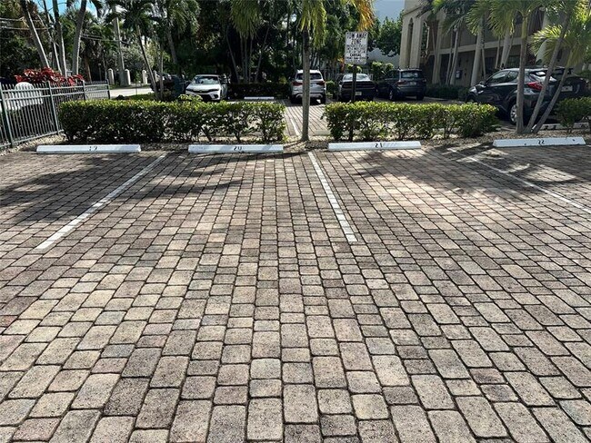 Building Photo - 620 NE 28th St