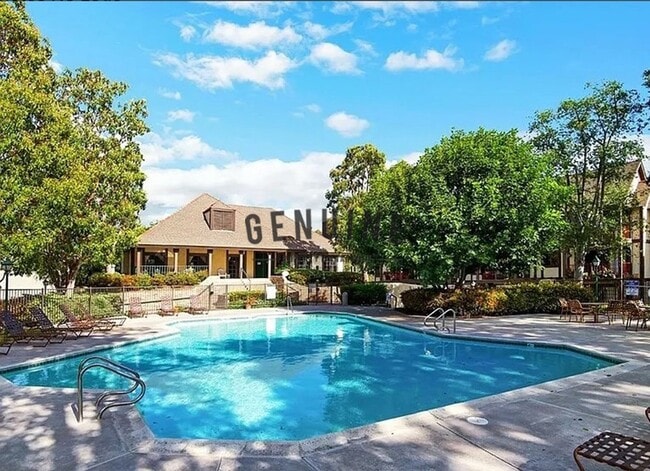 Building Photo - $500 off 1st Month ! 1 Bedroom ~ Live in t...