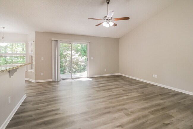 Building Photo - 1010 Whirlaway Cir S