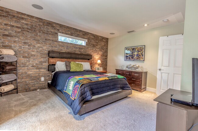 Building Photo - 3805 Keating St