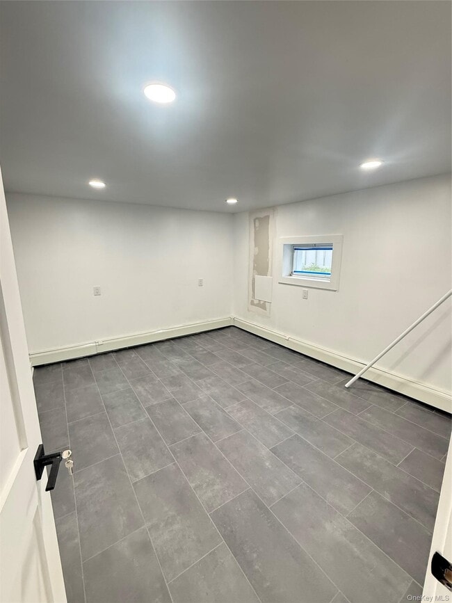 Building Photo - 610 Laurelton Blvd