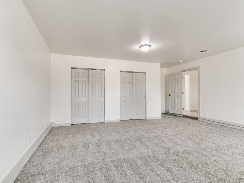 Building Photo - 1112 N Norman Ave