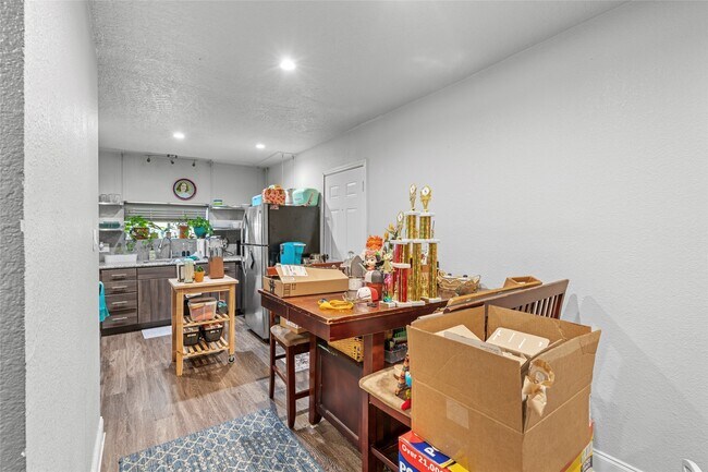 Building Photo - 4630 Woodside St