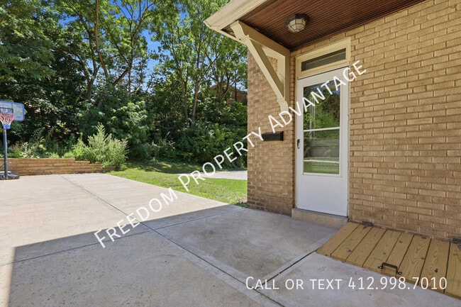 Building Photo - 761 Shady Dr E