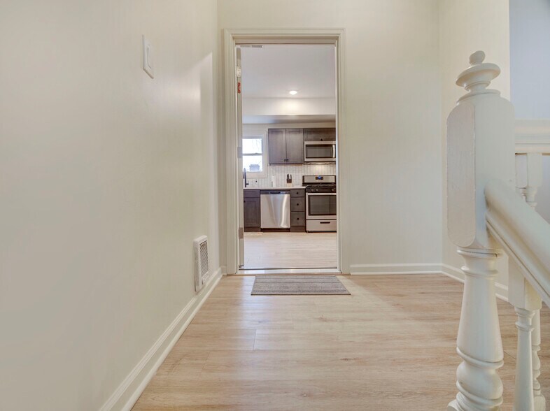 Building Photo - 140 Fabyan Pl