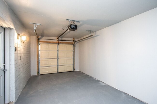 Building Photo - Biltmore District Luxury – 3 month leases avaialble 2,895.00