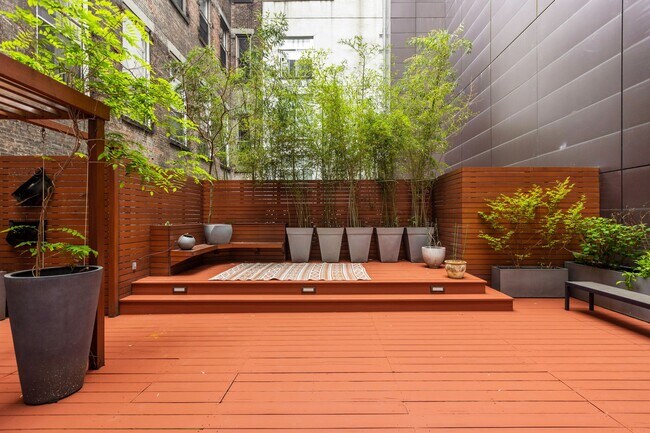 Building Photo - 10 E 14th St