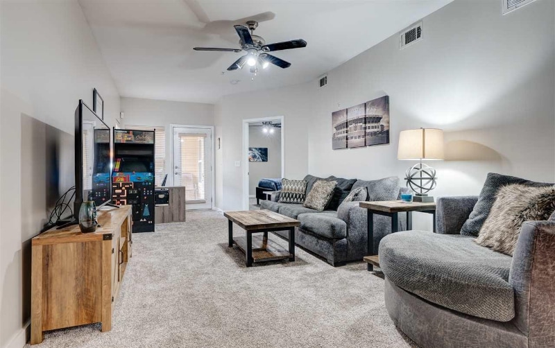 Building Photo - 401 20th St S