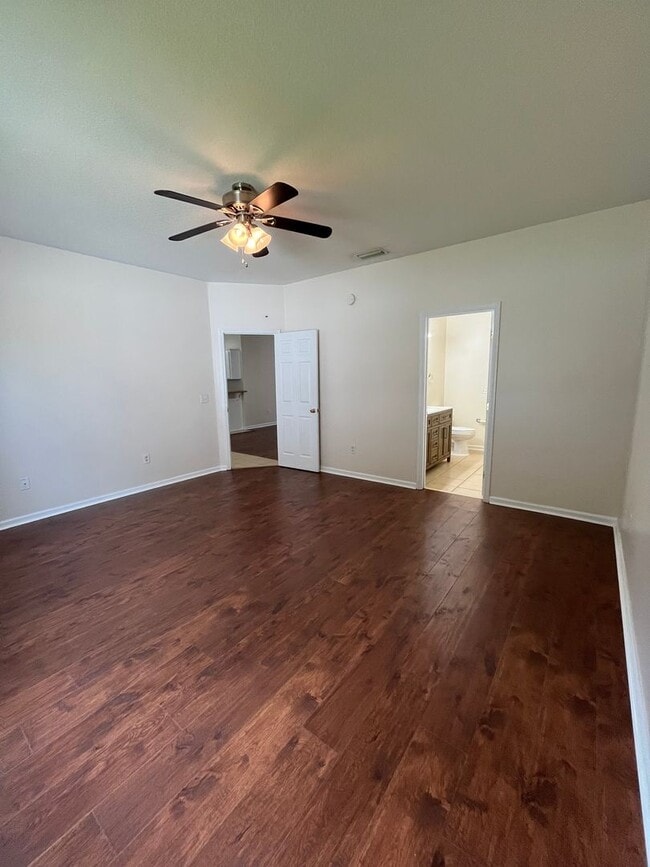Building Photo - 204 Royal Palms Ave