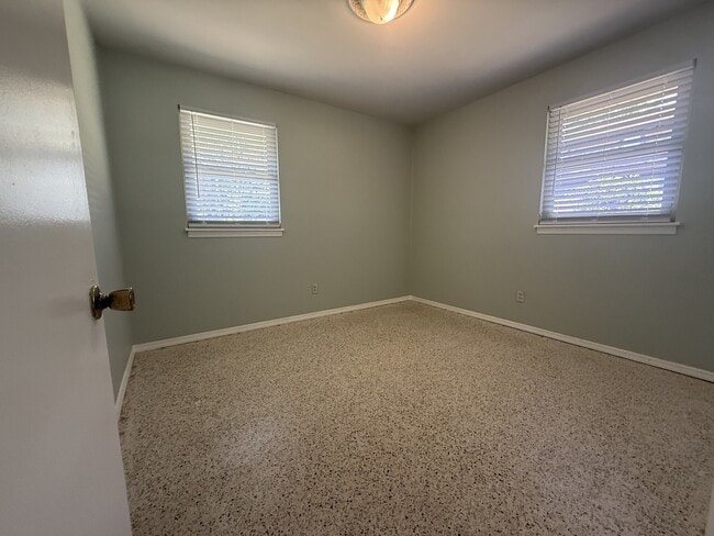 Building Photo - 2803 Smilax Ave