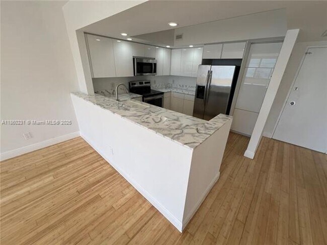 Building Photo - 5600 Collins Ave