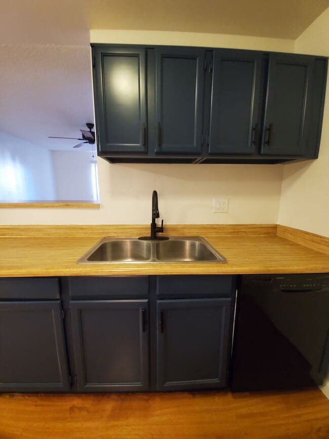 Building Photo - Ground level 2 bed/2 bath condo- Guadalupe & Country Club