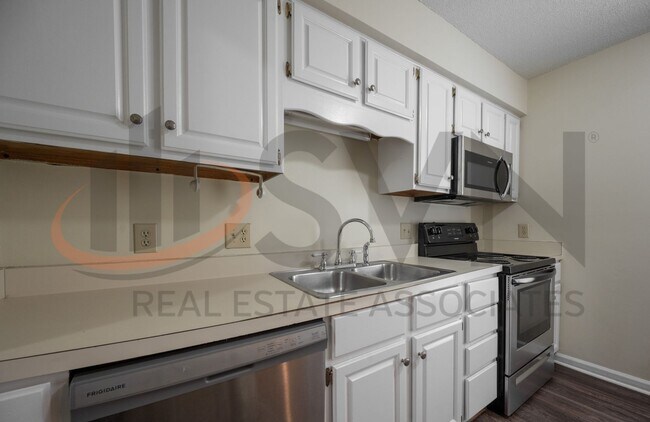 Building Photo - 3117 Coachman's Way