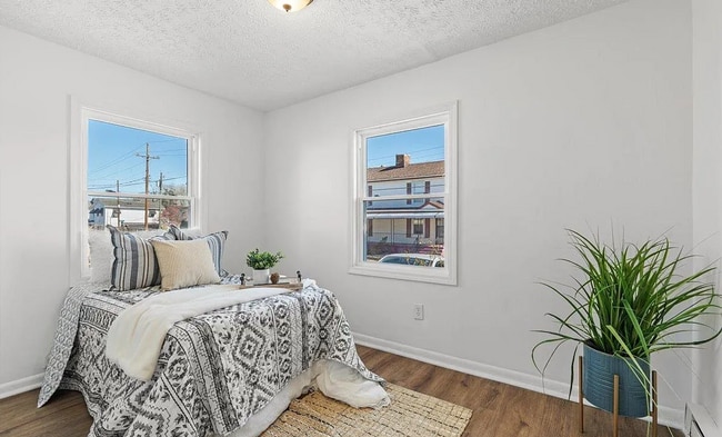 Building Photo - 2 Bedroom 1 Bath Available to Rent for $79...