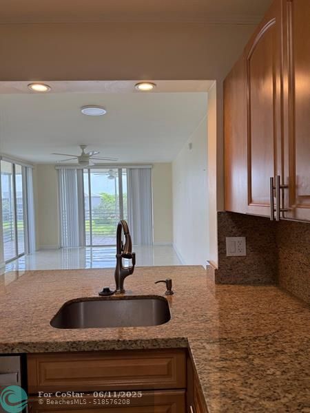 Building Photo - 9420 Poinciana Pl